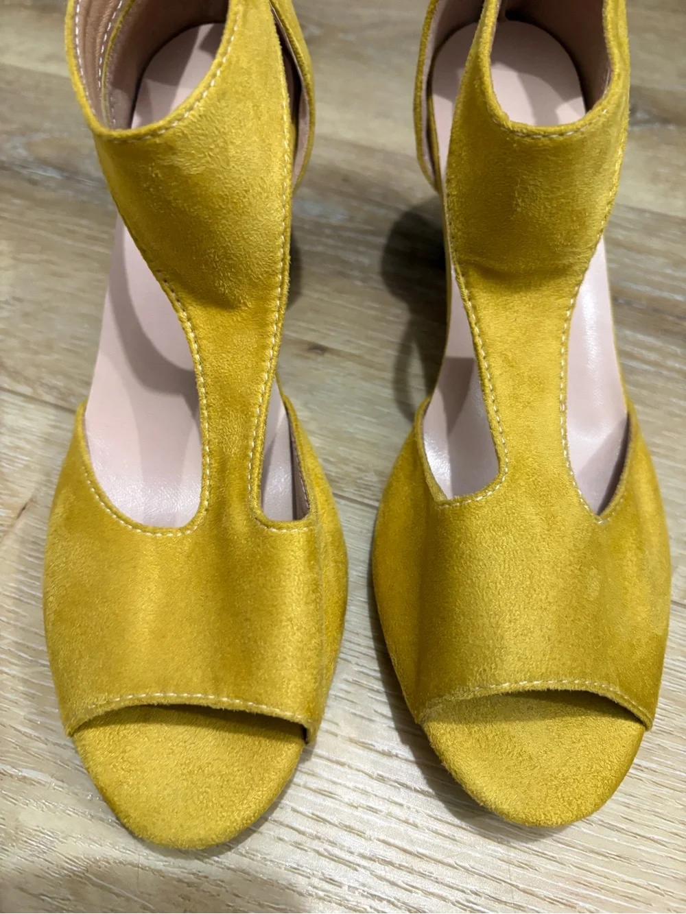 Women’s 2” Heels Size 8 Suede Never Worn